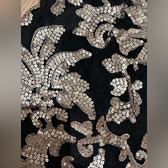 Ark&co black and gold sequin mini dress. Worn once! Adjustable straps - Picture 2 of 4